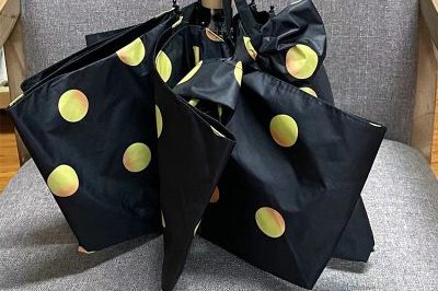 Wooden Handle Black Plastic Wave Point Tri-Fold Umbrella (2)